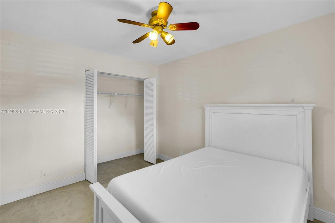 For Sale: $255,000 (2 beds, 2 baths, 940 Square Feet)