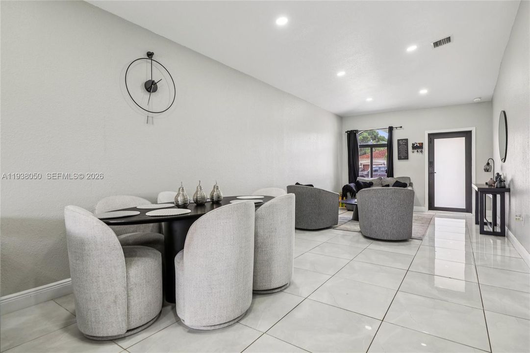 En Venta: $640,000 (3 camas, 2 baños, 1592 Pies cuadrados)