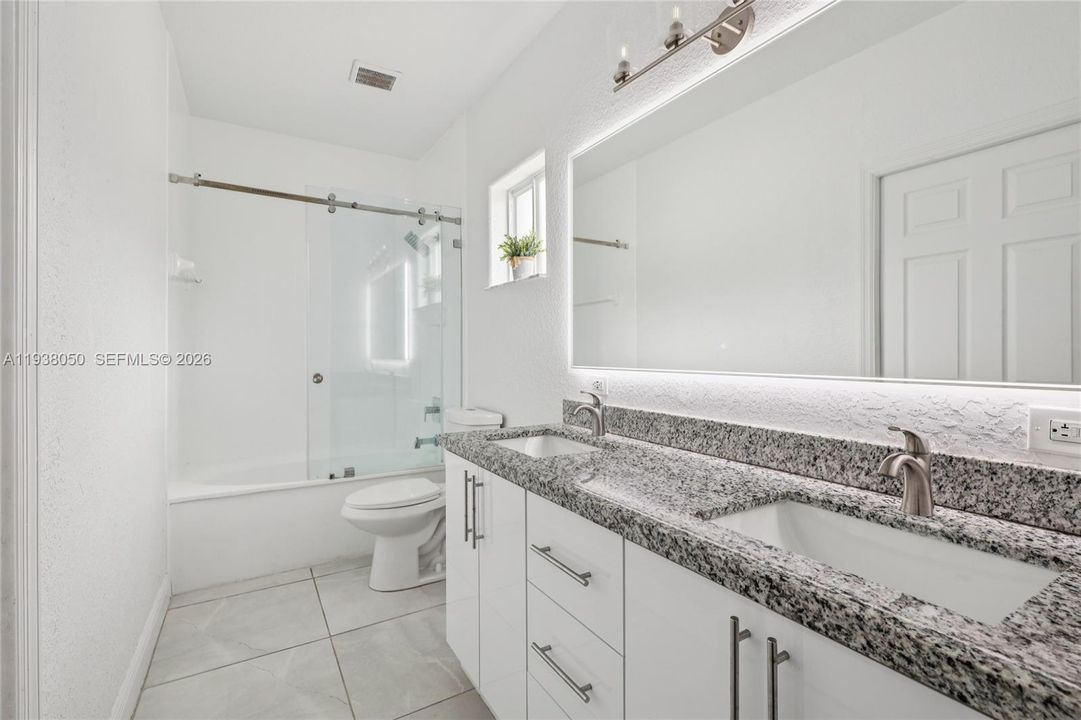 En Venta: $640,000 (3 camas, 2 baños, 1592 Pies cuadrados)