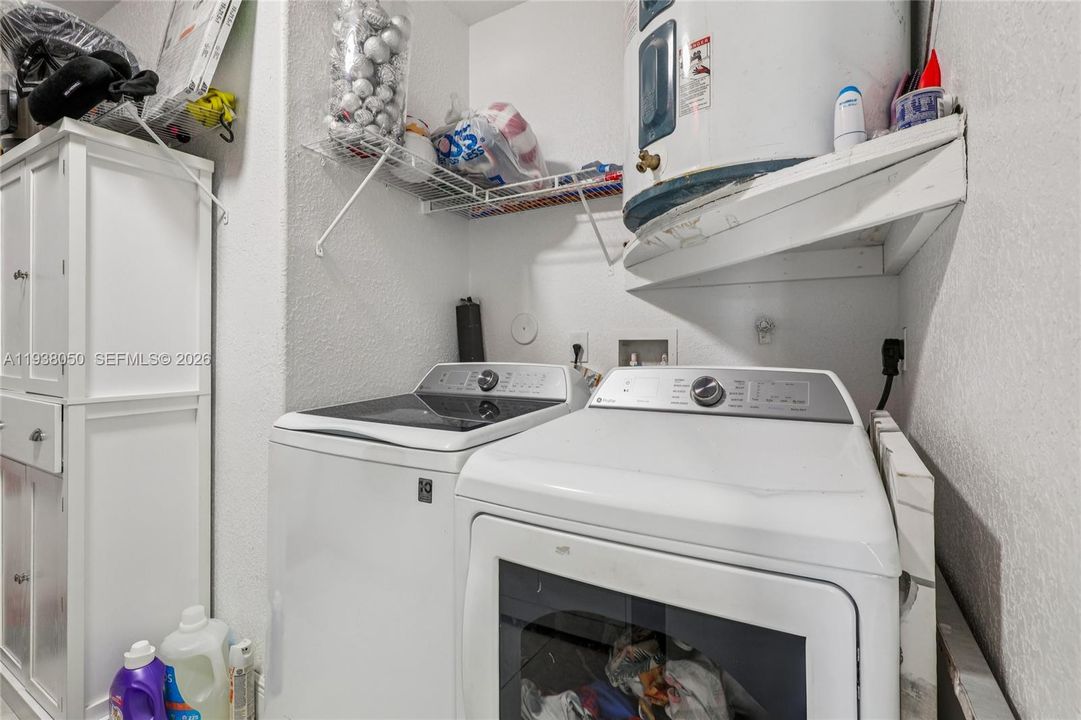 En Venta: $640,000 (3 camas, 2 baños, 1592 Pies cuadrados)