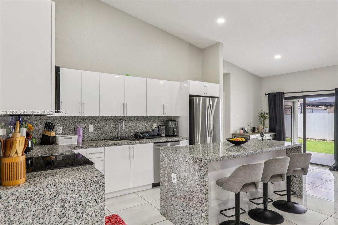 En Venta: $640,000 (3 camas, 2 baños, 1592 Pies cuadrados)