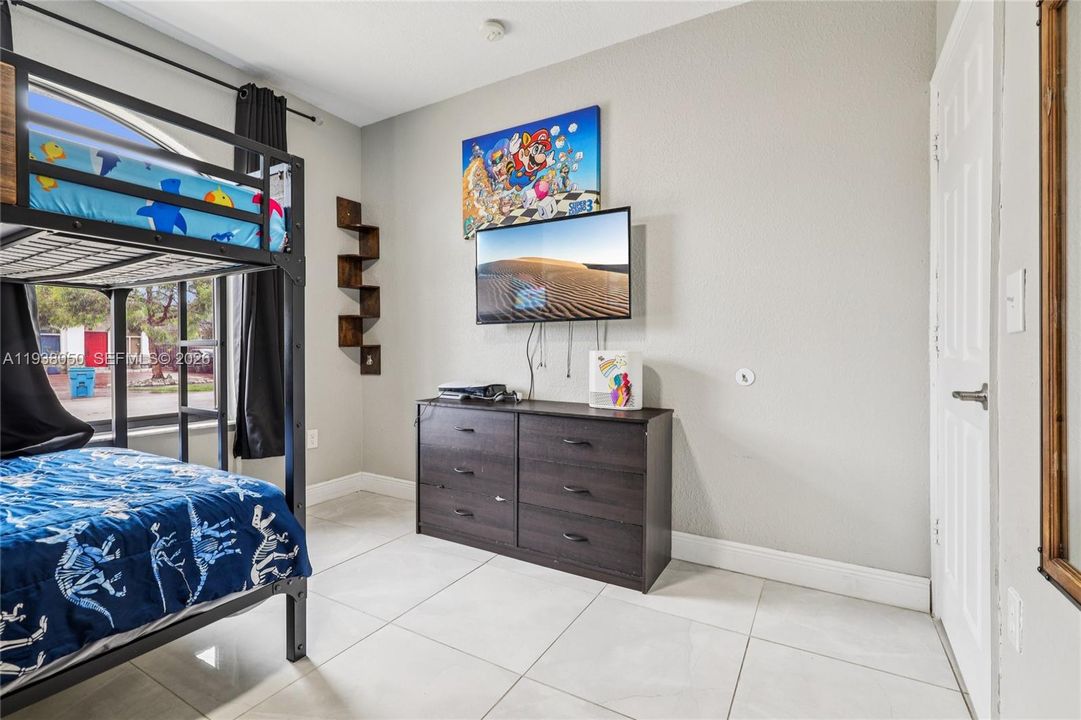 En Venta: $640,000 (3 camas, 2 baños, 1592 Pies cuadrados)