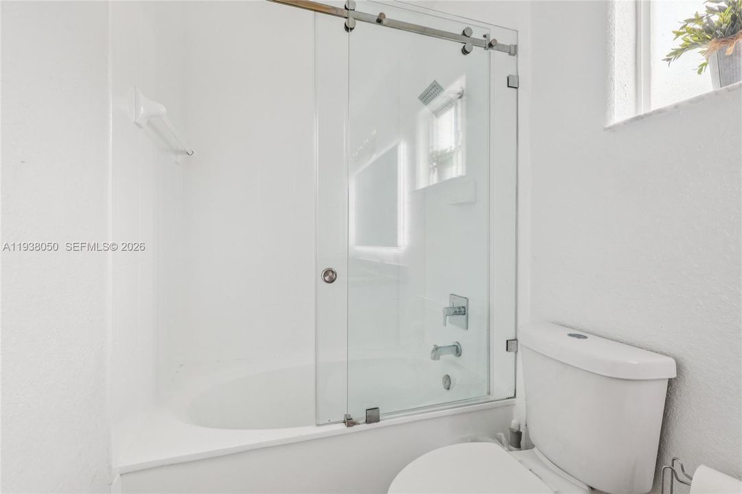 En Venta: $640,000 (3 camas, 2 baños, 1592 Pies cuadrados)