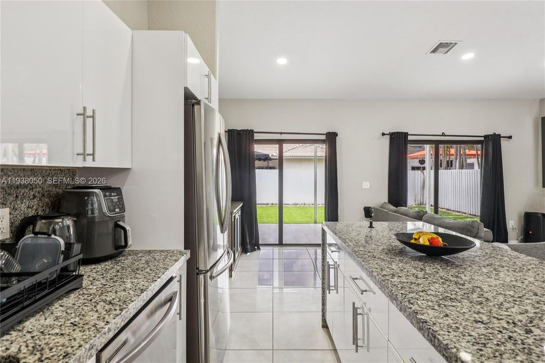 En Venta: $640,000 (3 camas, 2 baños, 1592 Pies cuadrados)