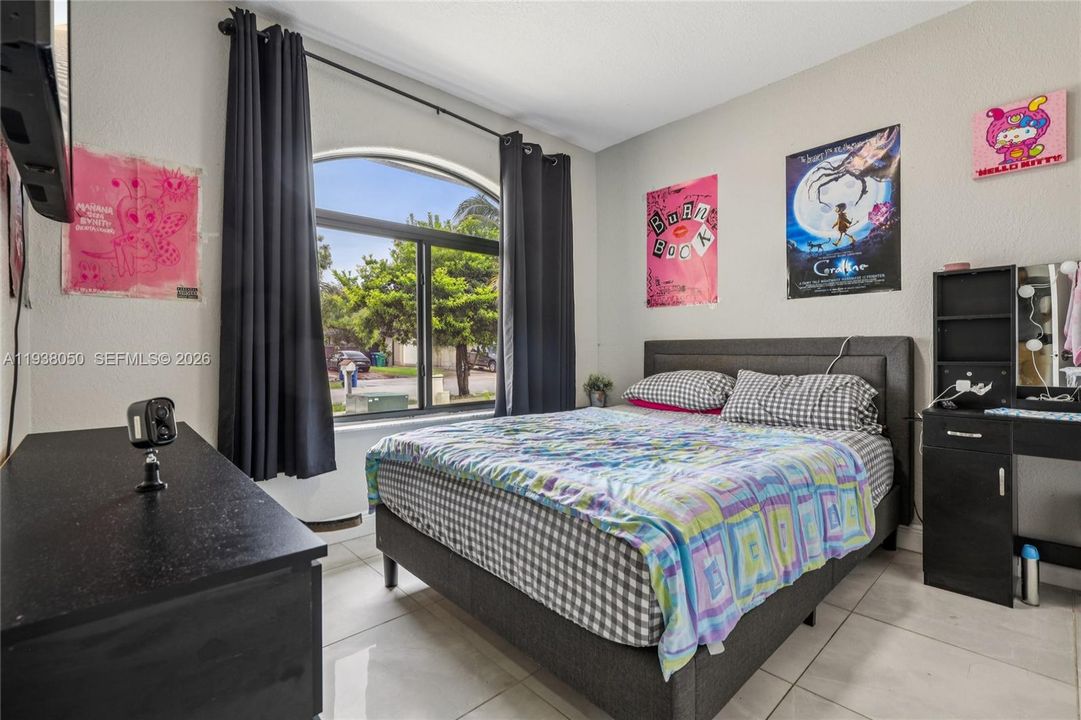 En Venta: $640,000 (3 camas, 2 baños, 1592 Pies cuadrados)