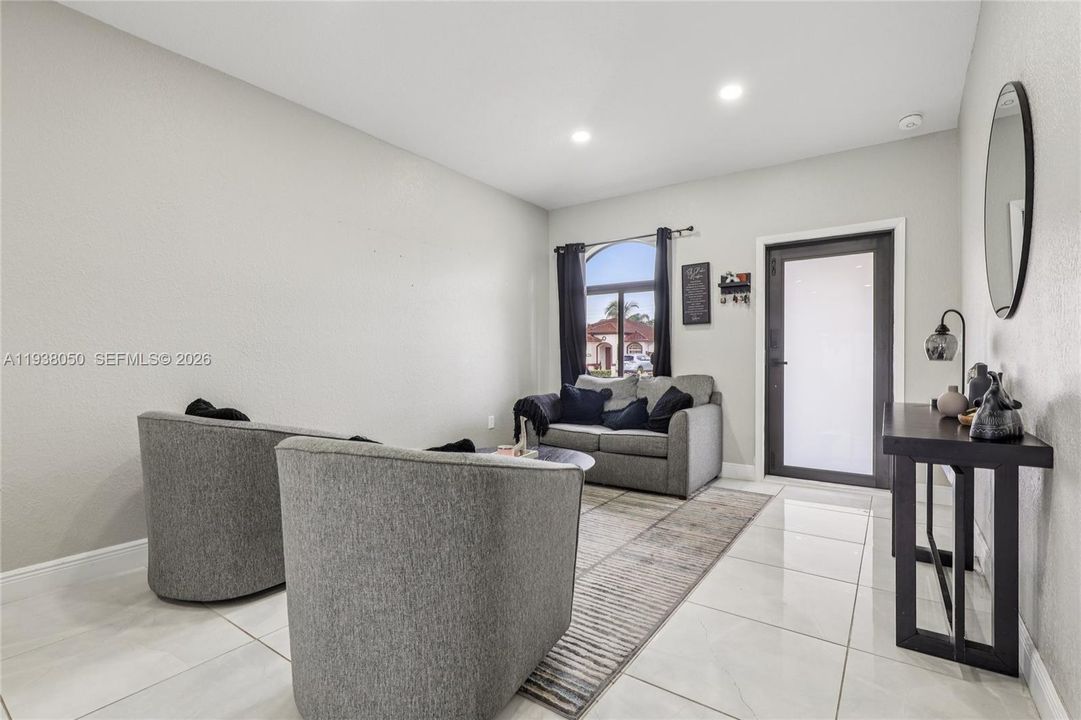 En Venta: $640,000 (3 camas, 2 baños, 1592 Pies cuadrados)