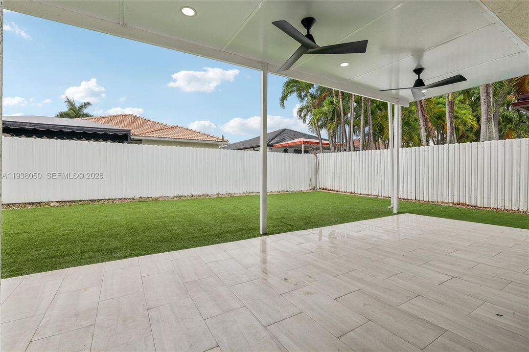 En Venta: $640,000 (3 camas, 2 baños, 1592 Pies cuadrados)