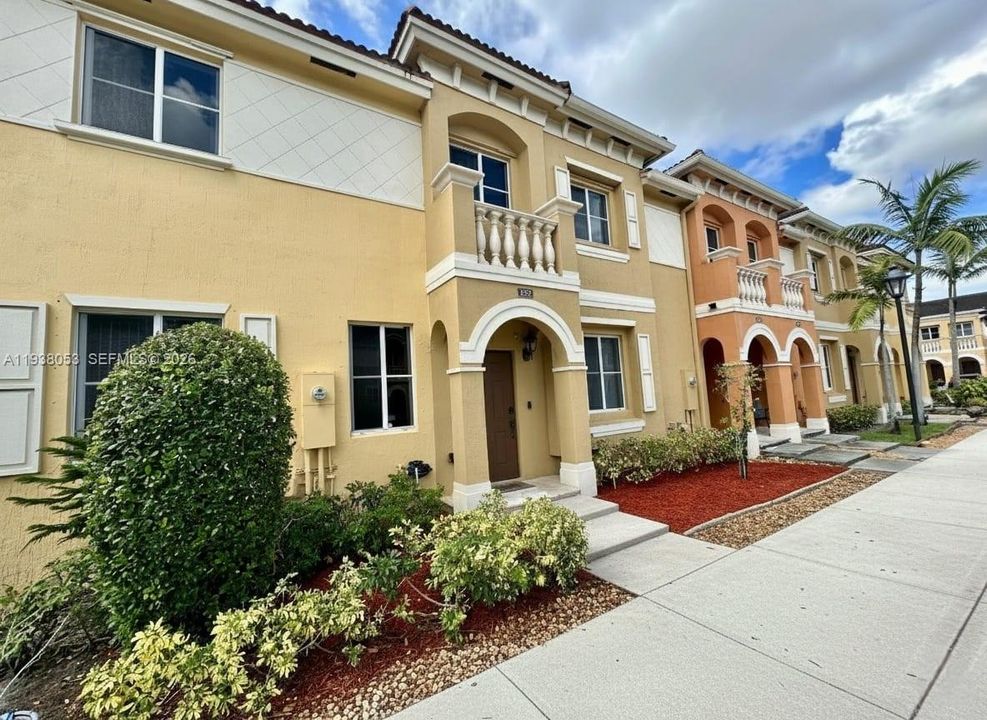 En Venta: $364,800 (2 camas, 2 baños, 1120 Pies cuadrados)