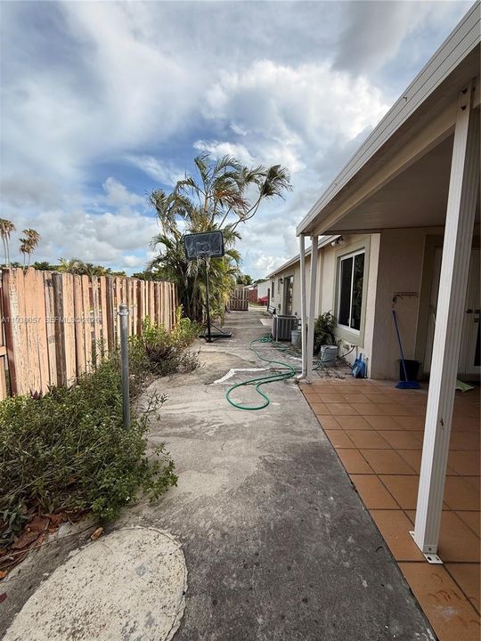 For Sale: $550,000 (4 beds, 2 baths, 1365 Square Feet)