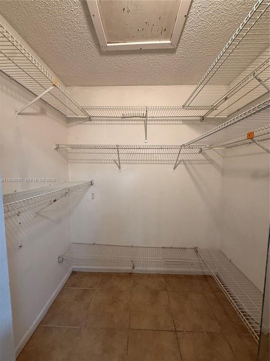 For Sale: $550,000 (4 beds, 2 baths, 1365 Square Feet)