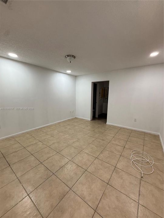 For Sale: $550,000 (4 beds, 2 baths, 1365 Square Feet)