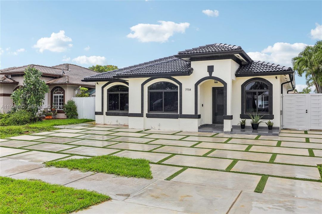 出租: $3,200 (3 贝兹, 2 浴室, 1592 平方英尺)