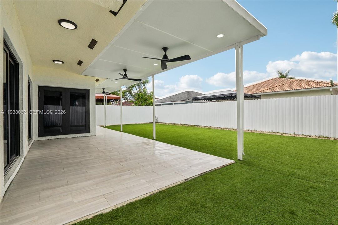 出租: $3,200 (3 贝兹, 2 浴室, 1592 平方英尺)