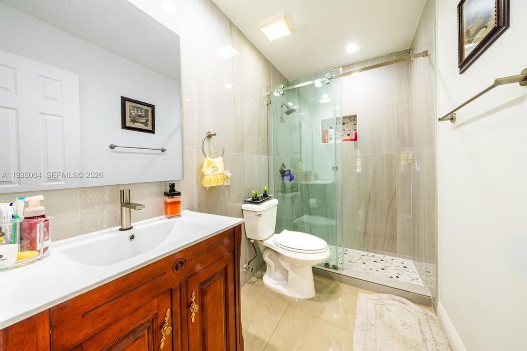For Sale: $679,999 (3 beds, 2 baths, 1290 Square Feet)