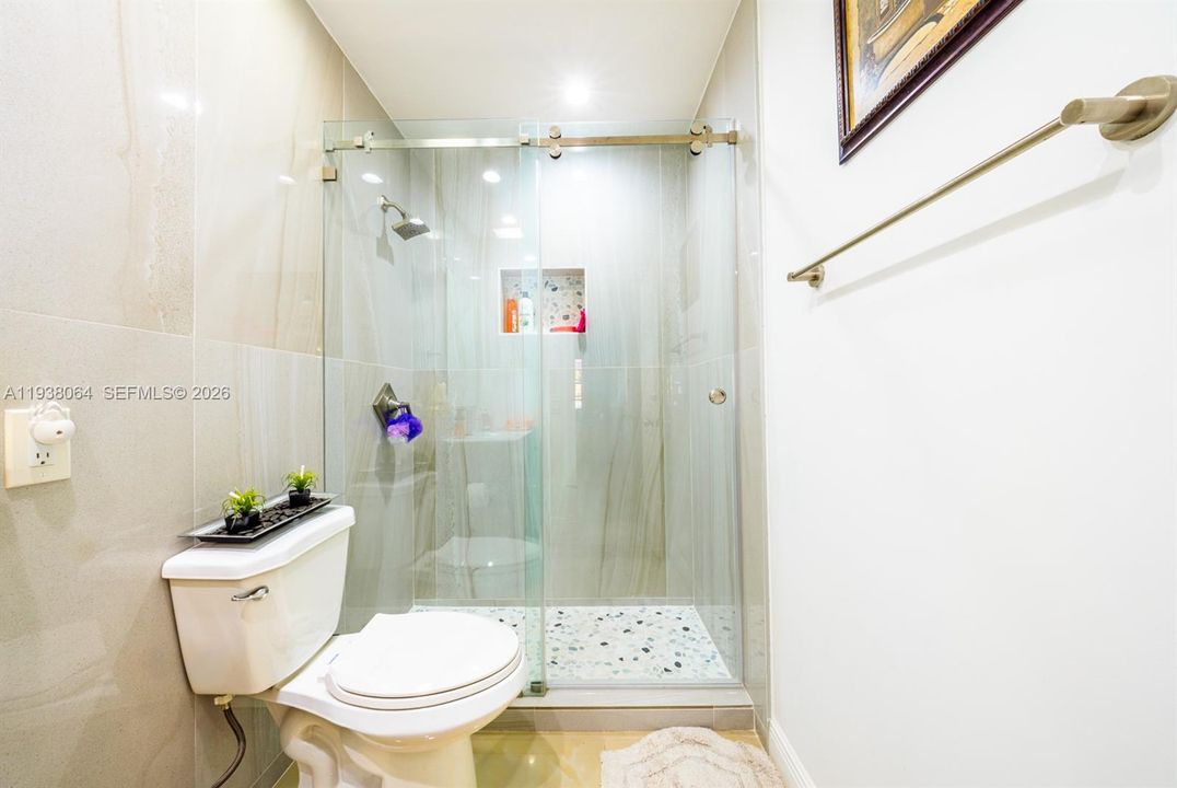For Sale: $679,999 (3 beds, 2 baths, 1290 Square Feet)