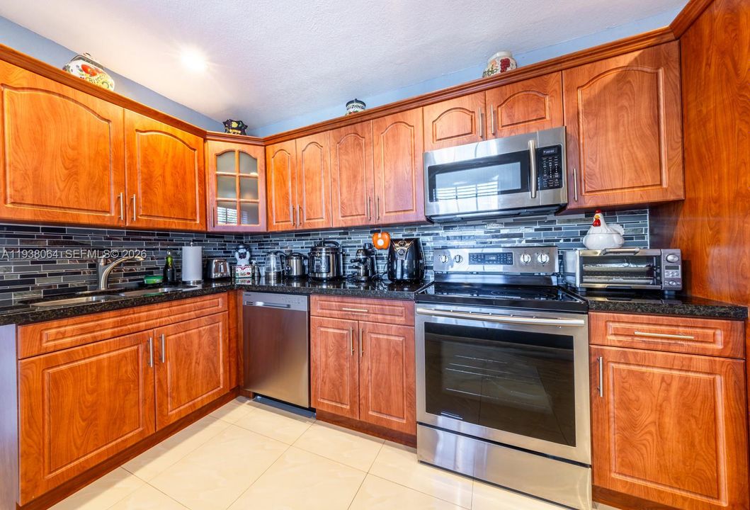 For Sale: $679,999 (3 beds, 2 baths, 1290 Square Feet)