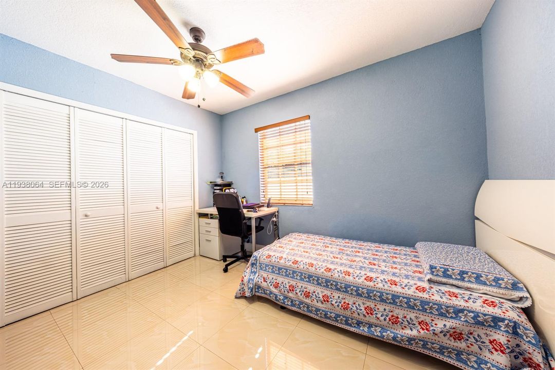 For Sale: $679,999 (3 beds, 2 baths, 1290 Square Feet)