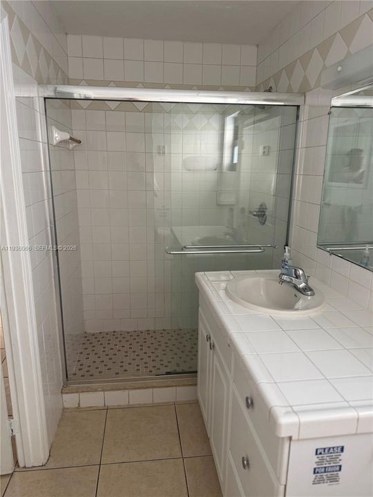 For Rent: $1,800 (1 beds, 1 baths, 650 Square Feet)