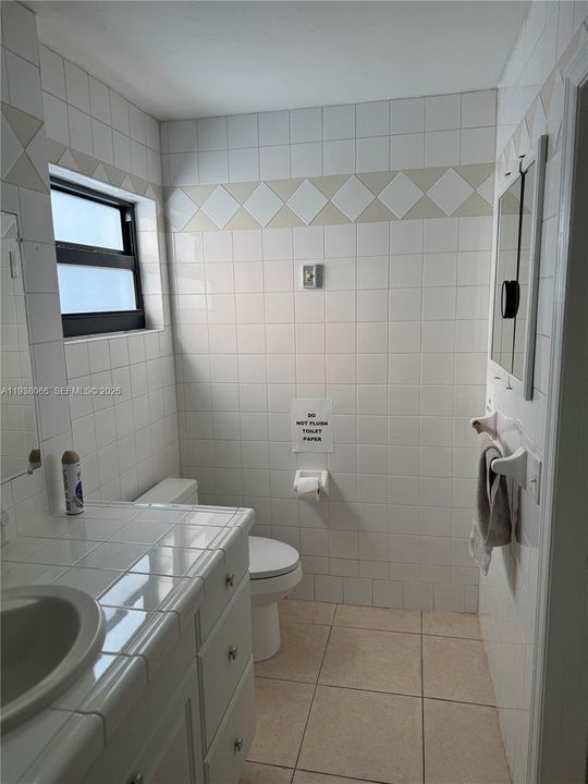 For Rent: $1,800 (1 beds, 1 baths, 650 Square Feet)