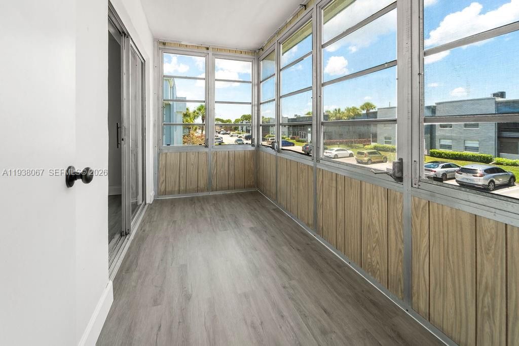 For Sale: $95,000 (1 beds, 1 baths, 760 Square Feet)