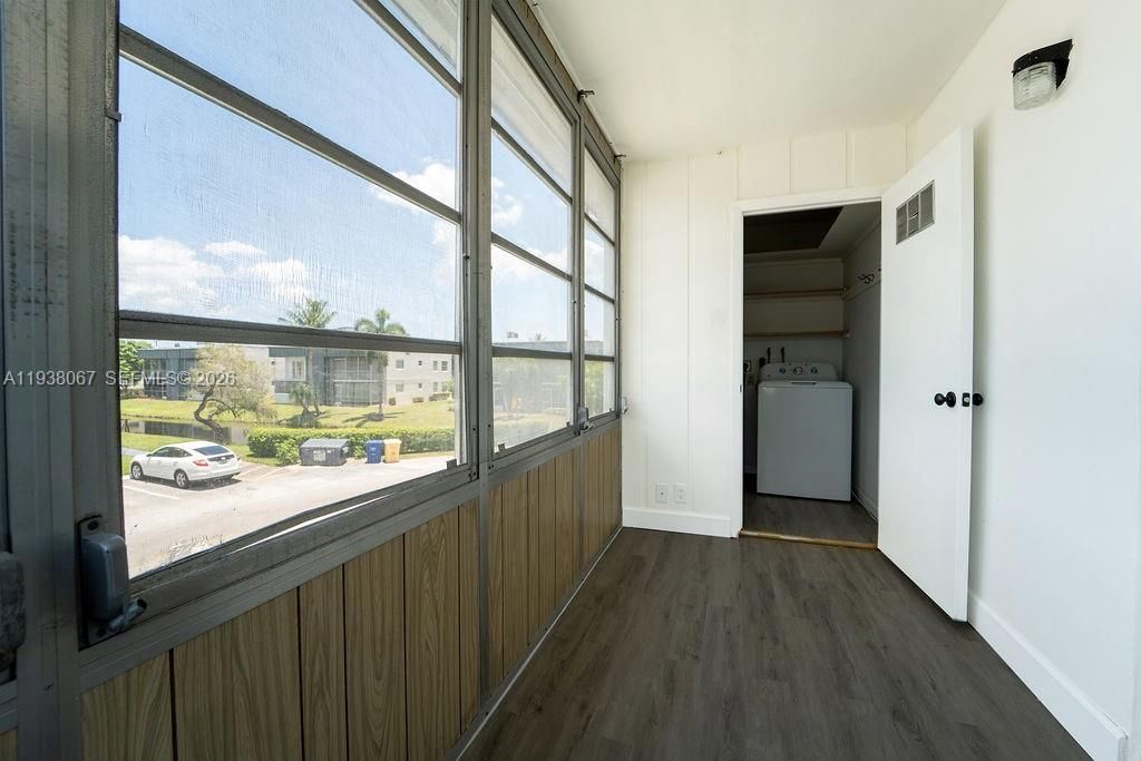 For Sale: $95,000 (1 beds, 1 baths, 760 Square Feet)