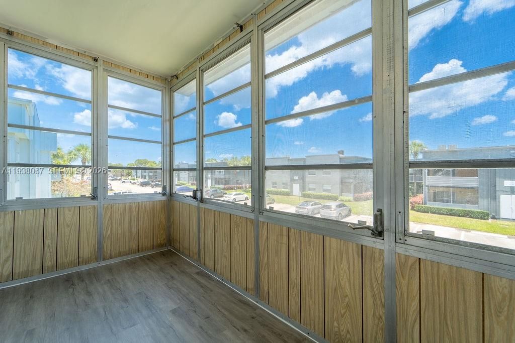 For Sale: $95,000 (1 beds, 1 baths, 760 Square Feet)