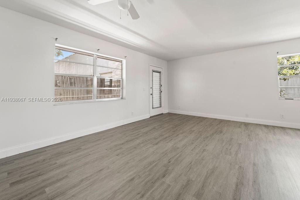 For Sale: $95,000 (1 beds, 1 baths, 760 Square Feet)