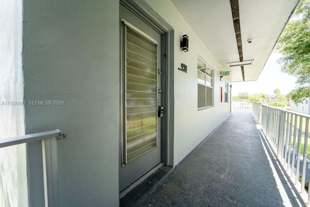 For Sale: $95,000 (1 beds, 1 baths, 760 Square Feet)