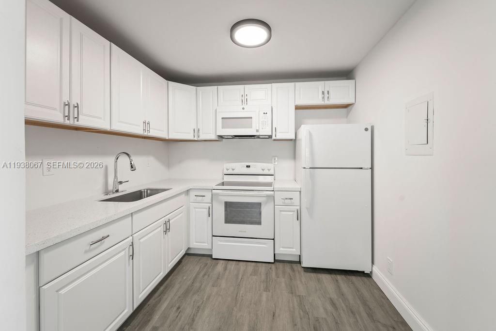 For Sale: $95,000 (1 beds, 1 baths, 760 Square Feet)