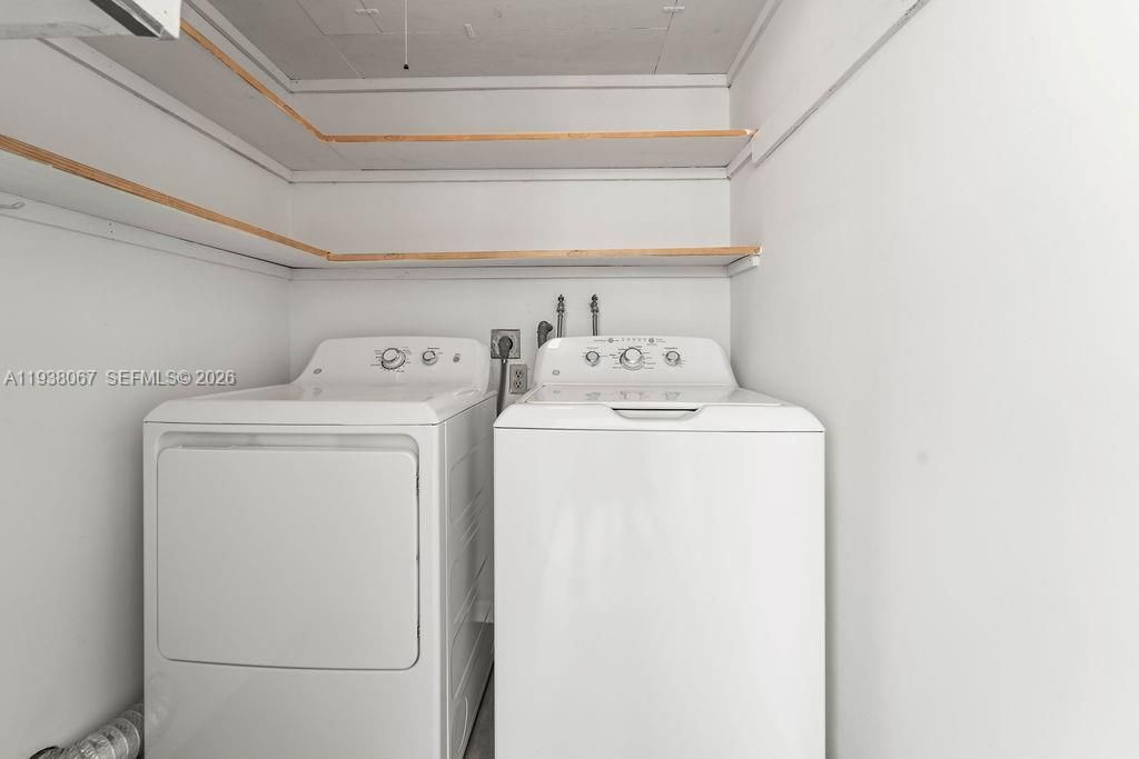 For Sale: $95,000 (1 beds, 1 baths, 760 Square Feet)