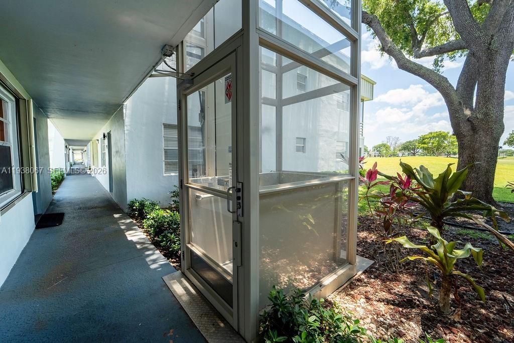 For Sale: $95,000 (1 beds, 1 baths, 760 Square Feet)