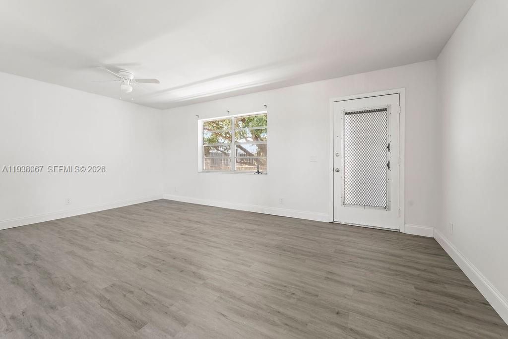 For Sale: $95,000 (1 beds, 1 baths, 760 Square Feet)