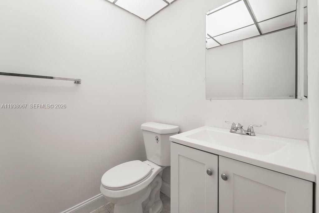 For Sale: $95,000 (1 beds, 1 baths, 760 Square Feet)