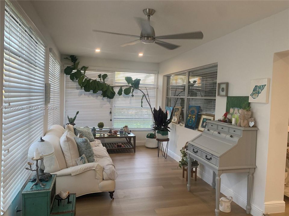 En Venta: $449,900 (3 camas, 2 baños, 1624 Pies cuadrados)