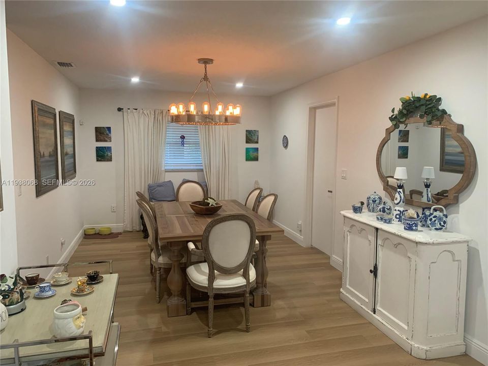 En Venta: $449,900 (3 camas, 2 baños, 1624 Pies cuadrados)