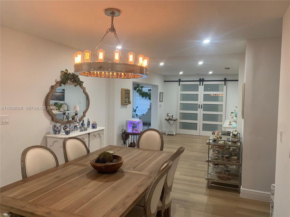 En Venta: $449,900 (3 camas, 2 baños, 1624 Pies cuadrados)