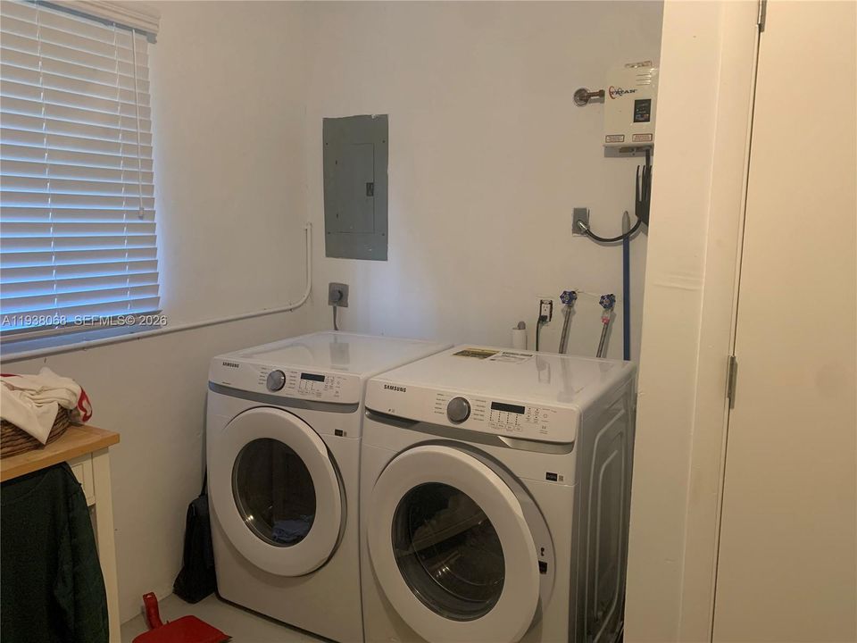 En Venta: $449,900 (3 camas, 2 baños, 1624 Pies cuadrados)