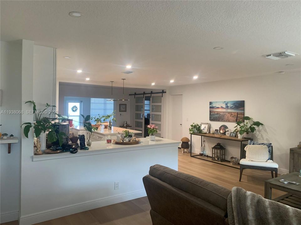 En Venta: $449,900 (3 camas, 2 baños, 1624 Pies cuadrados)