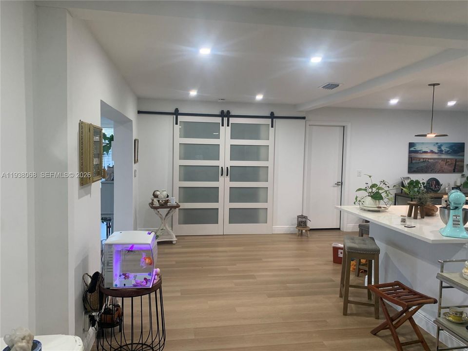 En Venta: $449,900 (3 camas, 2 baños, 1624 Pies cuadrados)