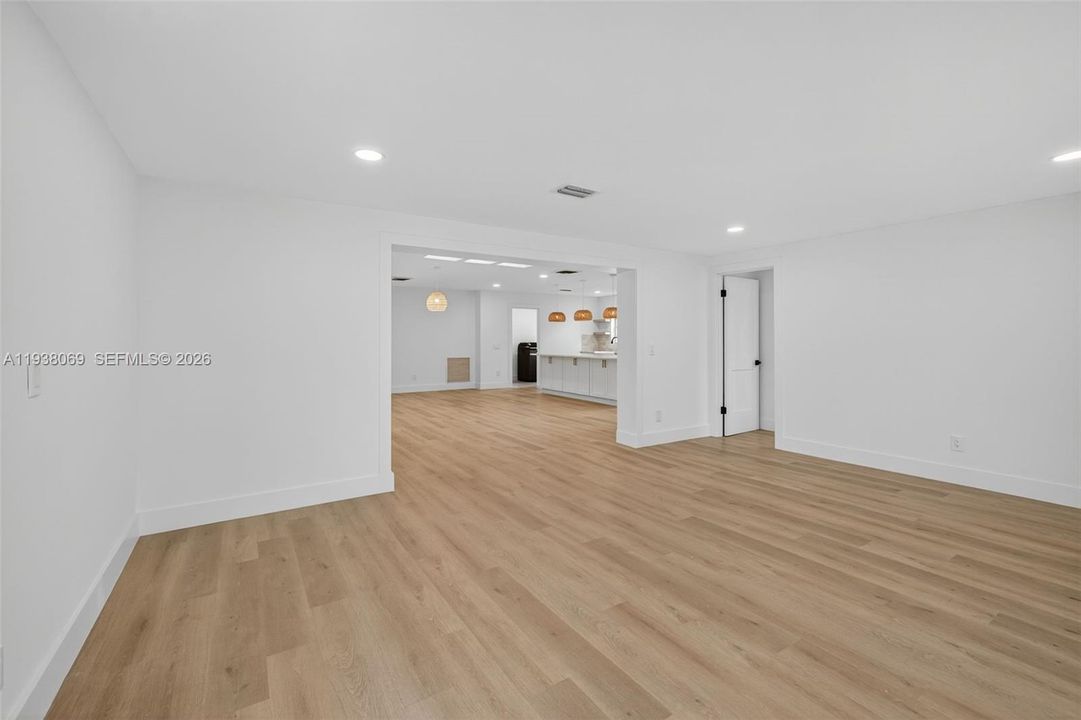 En Venta: $494,000 (4 camas, 2 baños, 2089 Pies cuadrados)