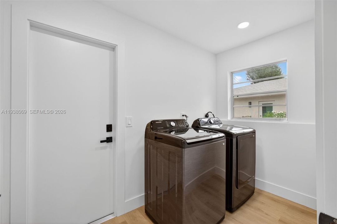 En Venta: $494,000 (4 camas, 2 baños, 2089 Pies cuadrados)