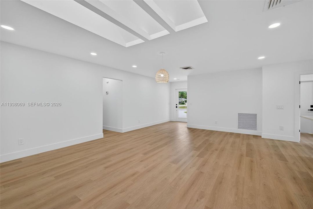 En Venta: $494,000 (4 camas, 2 baños, 2089 Pies cuadrados)