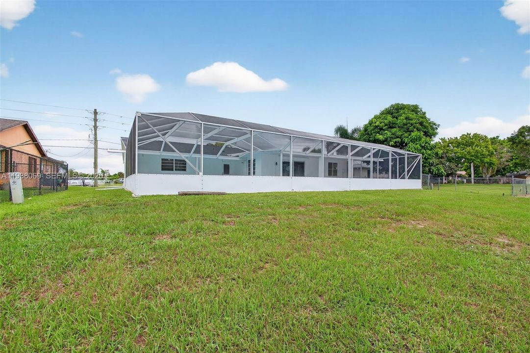 En Venta: $494,000 (4 camas, 2 baños, 2089 Pies cuadrados)