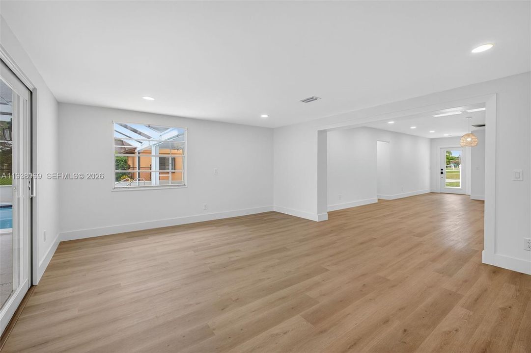 En Venta: $494,000 (4 camas, 2 baños, 2089 Pies cuadrados)