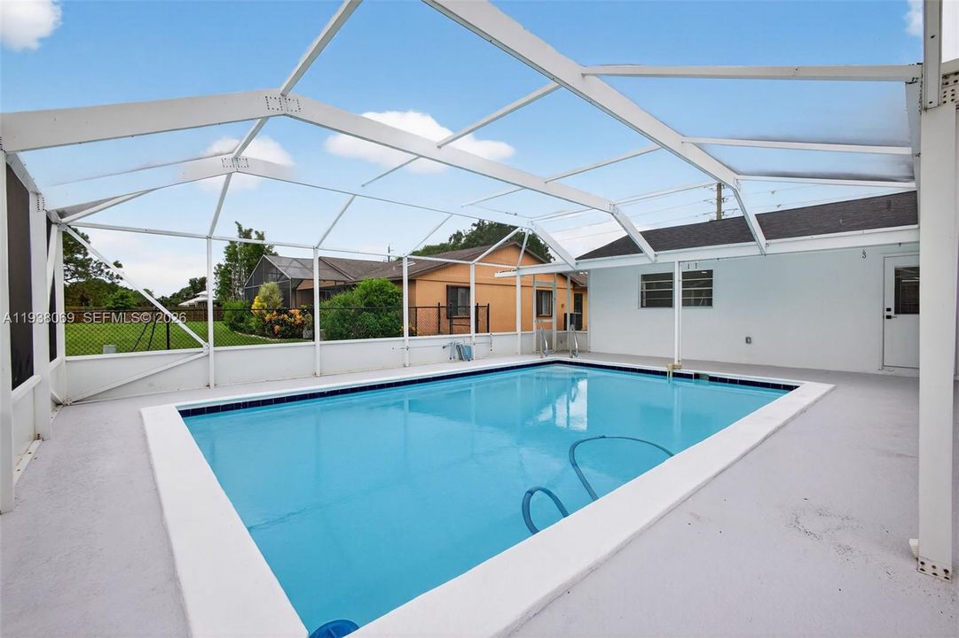 En Venta: $494,000 (4 camas, 2 baños, 2089 Pies cuadrados)