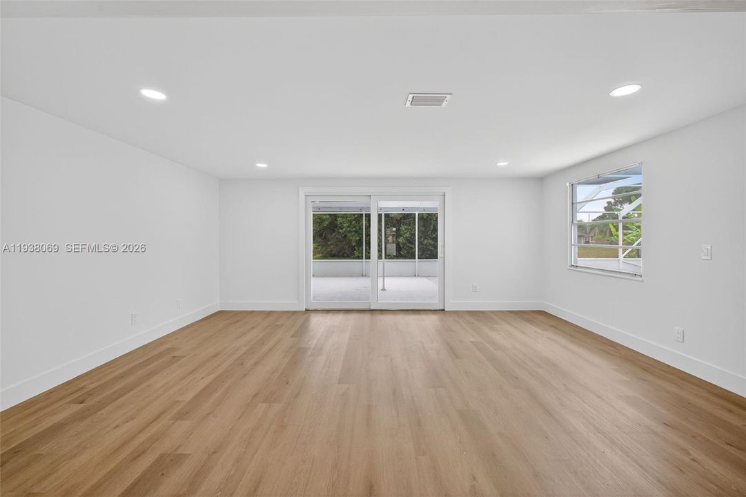 En Venta: $494,000 (4 camas, 2 baños, 2089 Pies cuadrados)