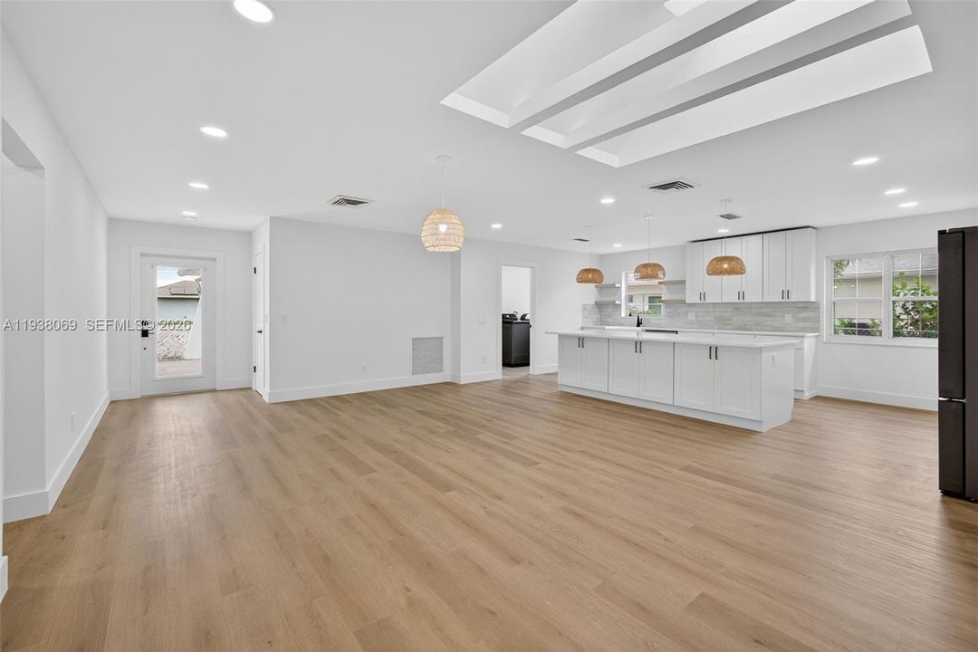 En Venta: $494,000 (4 camas, 2 baños, 2089 Pies cuadrados)