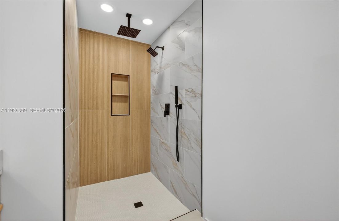 En Venta: $494,000 (4 camas, 2 baños, 2089 Pies cuadrados)