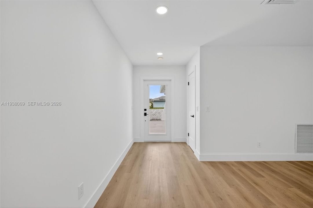 En Venta: $494,000 (4 camas, 2 baños, 2089 Pies cuadrados)