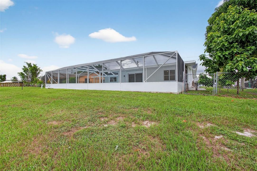 En Venta: $494,000 (4 camas, 2 baños, 2089 Pies cuadrados)